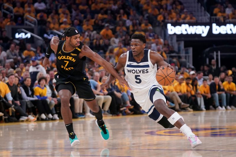 Warriors lose third quarter 39-17, Game 4 and their handle on series