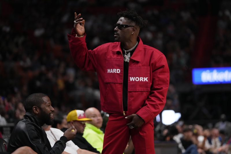 Antonio Brown ‘temporarily detained’ after boxing event altercation