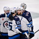 Jets, Stars rally around player whose father died before game